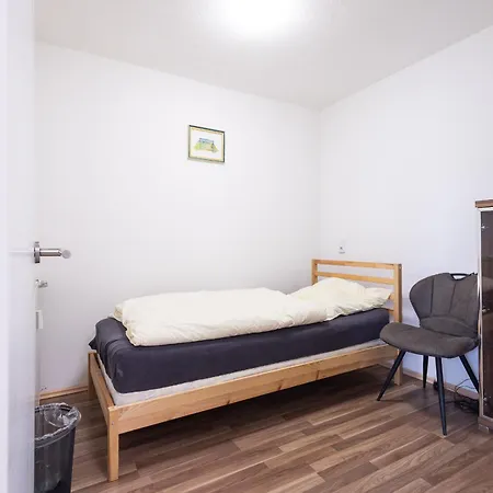 Geraeumige Monteurwohnung In Mit Wlan Und Parkplatz