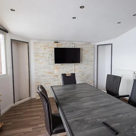 Geraeumige Monteurwohnung In Mit Wlan Und Parkplatz Apartment