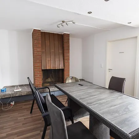 Geraeumige Monteurwohnung In Mit Wlan Und Parkplatz Apartment