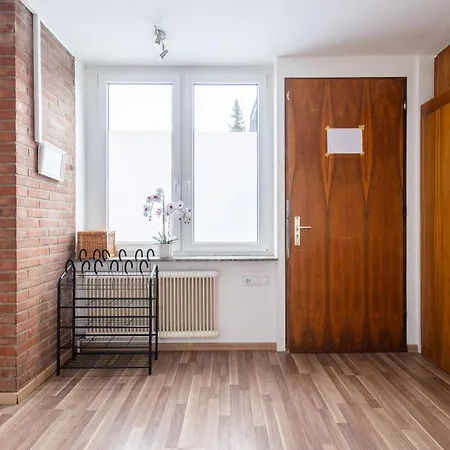 Geraeumige Monteurwohnung In Mit Wlan Und Parkplatz Apartment