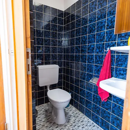 Geraeumige Monteurwohnung In Mit Wlan Und Parkplatz *