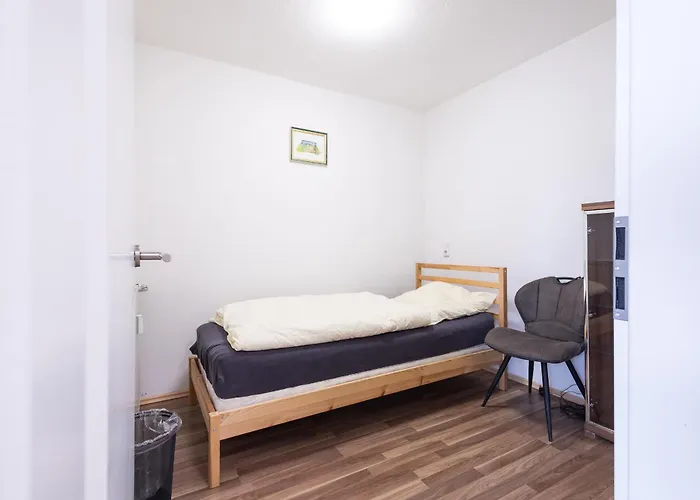 Geraeumige Monteurwohnung In Mit Wlan Und Parkplatz