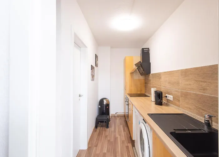 Geraeumige Monteurwohnung In Mit Wlan Und Parkplatz *