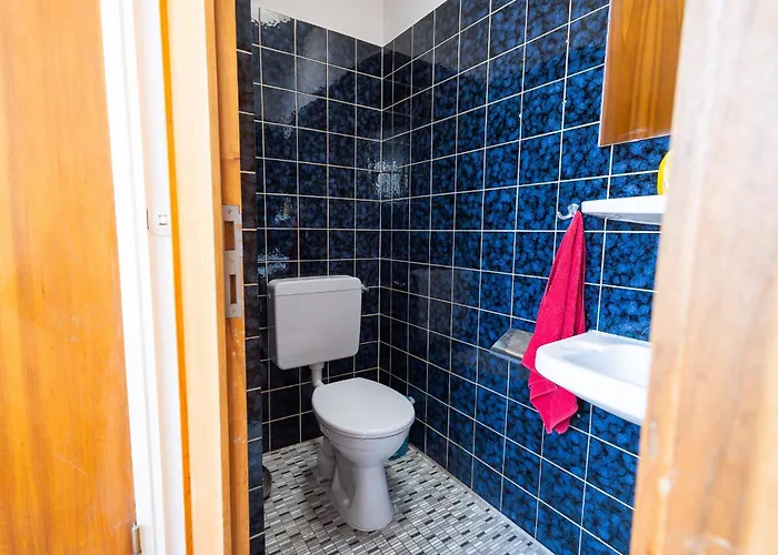 Geraeumige Monteurwohnung In Mit Wlan Und Parkplatz *